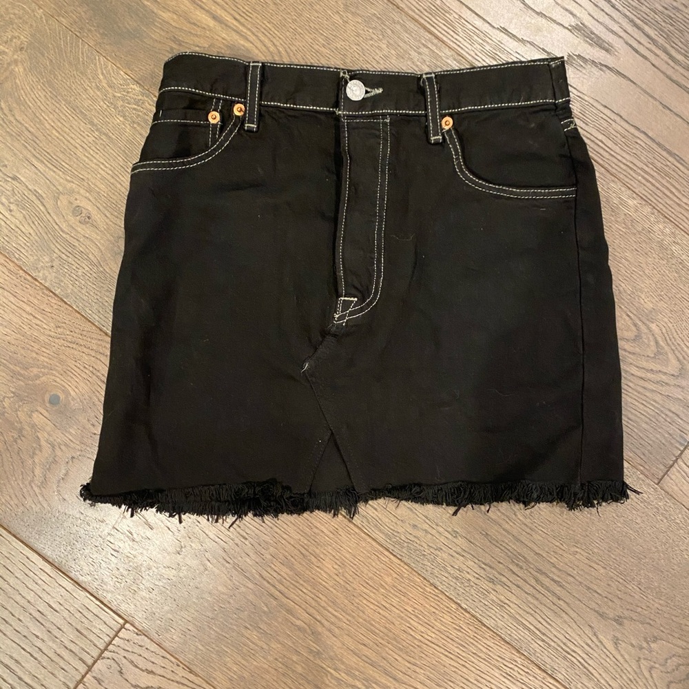 Black Levi’s Denim Skirt